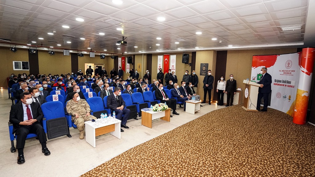 rektorumuz-kutuphaneler-haftasi-programina-katildi-624