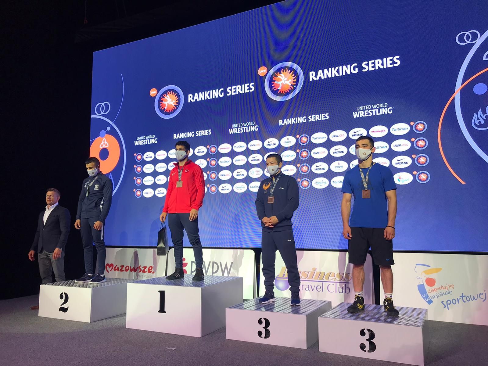 spor-bilimleri-fakultesi-ogrencimize-polonyadan-altin-madalya-648