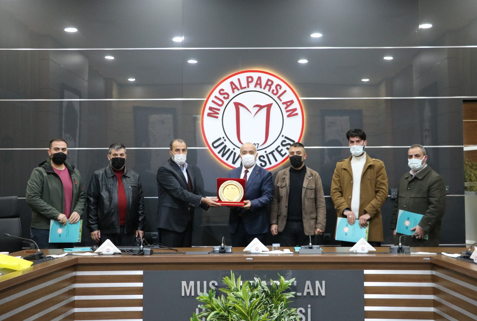 stklardan-rektorumuze-anlamli-ziyaret-734