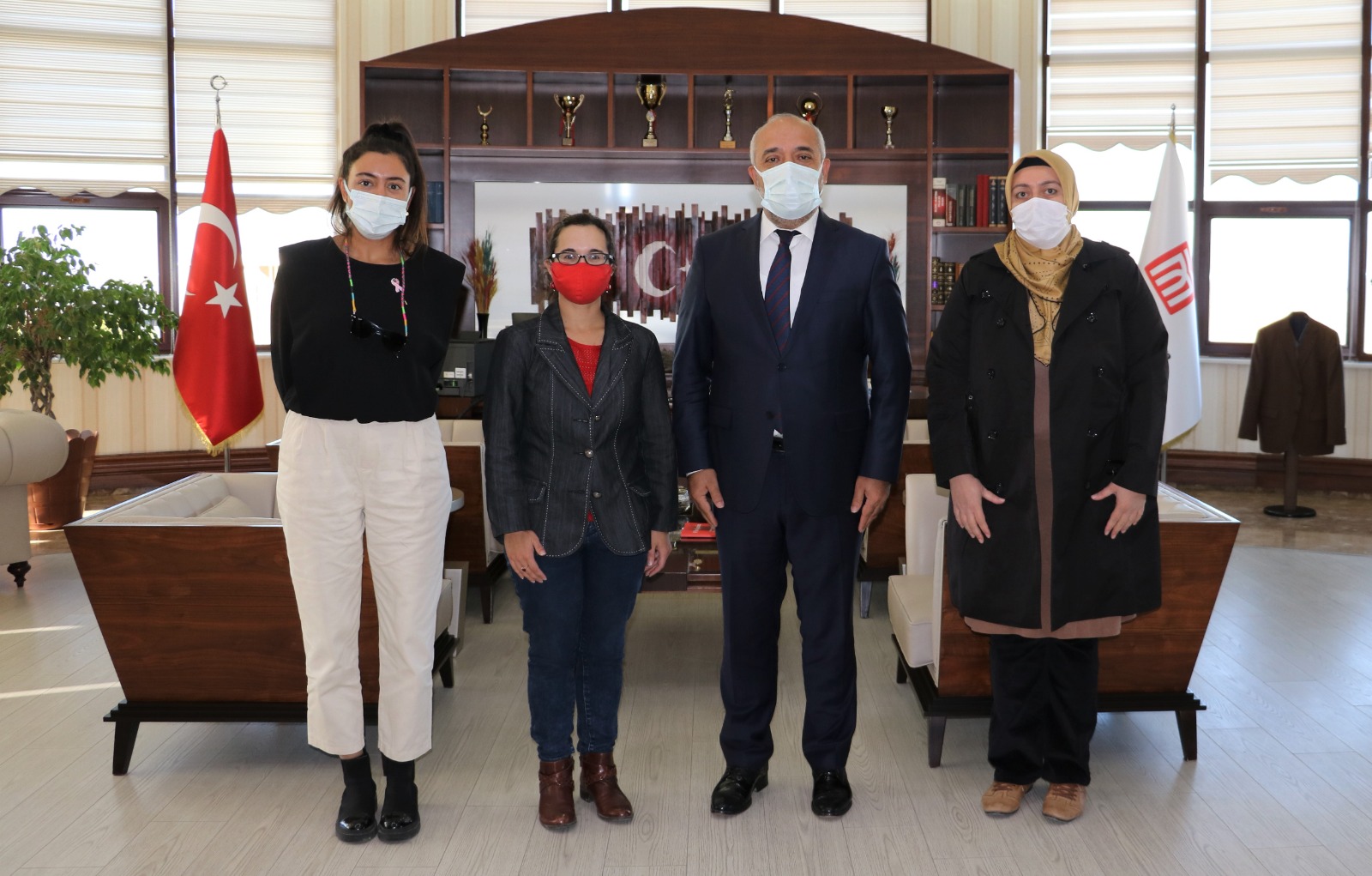 visit-to-our-rector-from-the-culture-and-education-attache-of-the-usa-consulate-in-adana-939