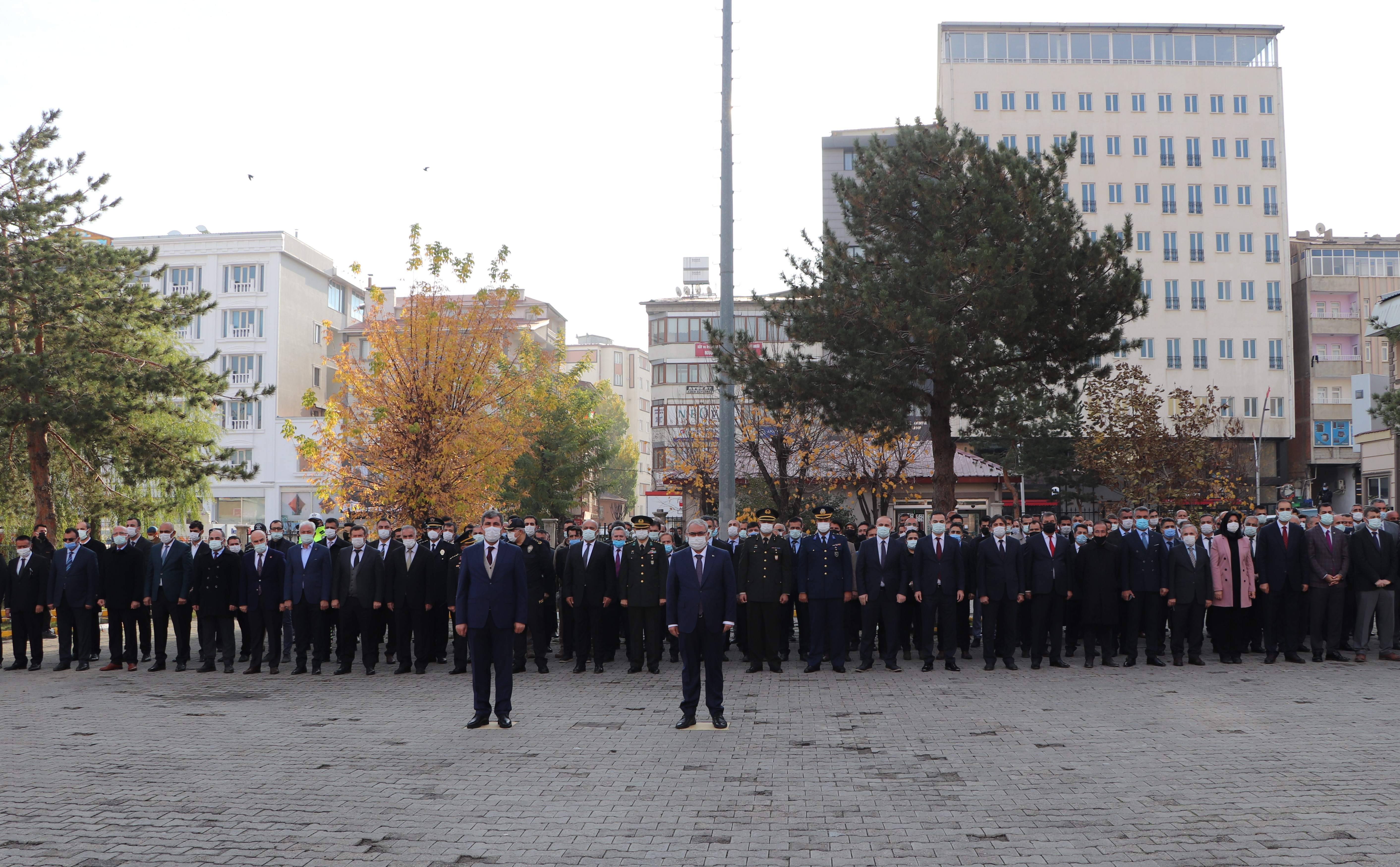 cumhuriyetimizin-kurucusu-gazi-mustafa-kemal-ataturk-saygiyla-anildi-971