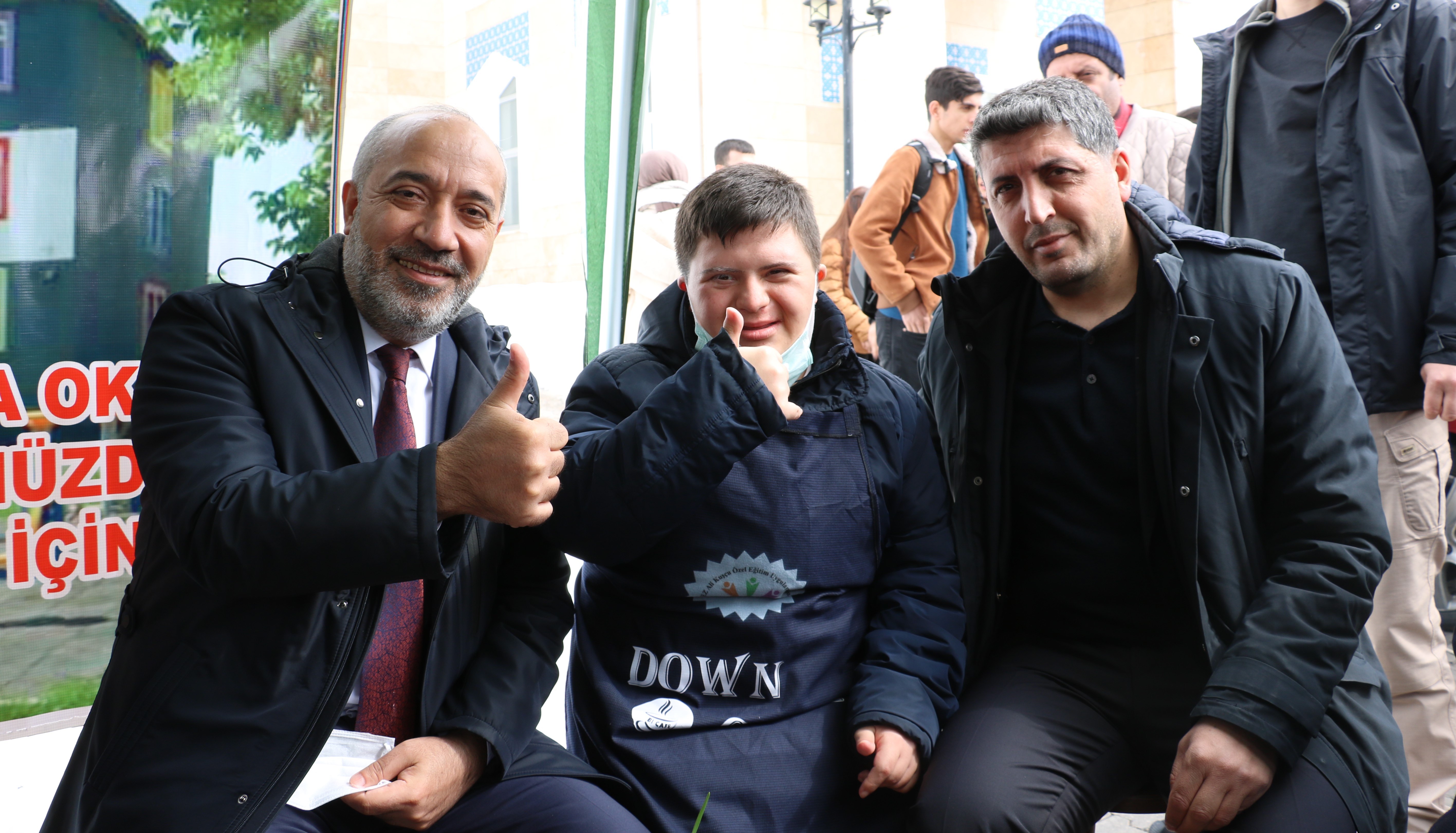 coffee-served-by-children-with-special-needs-1414