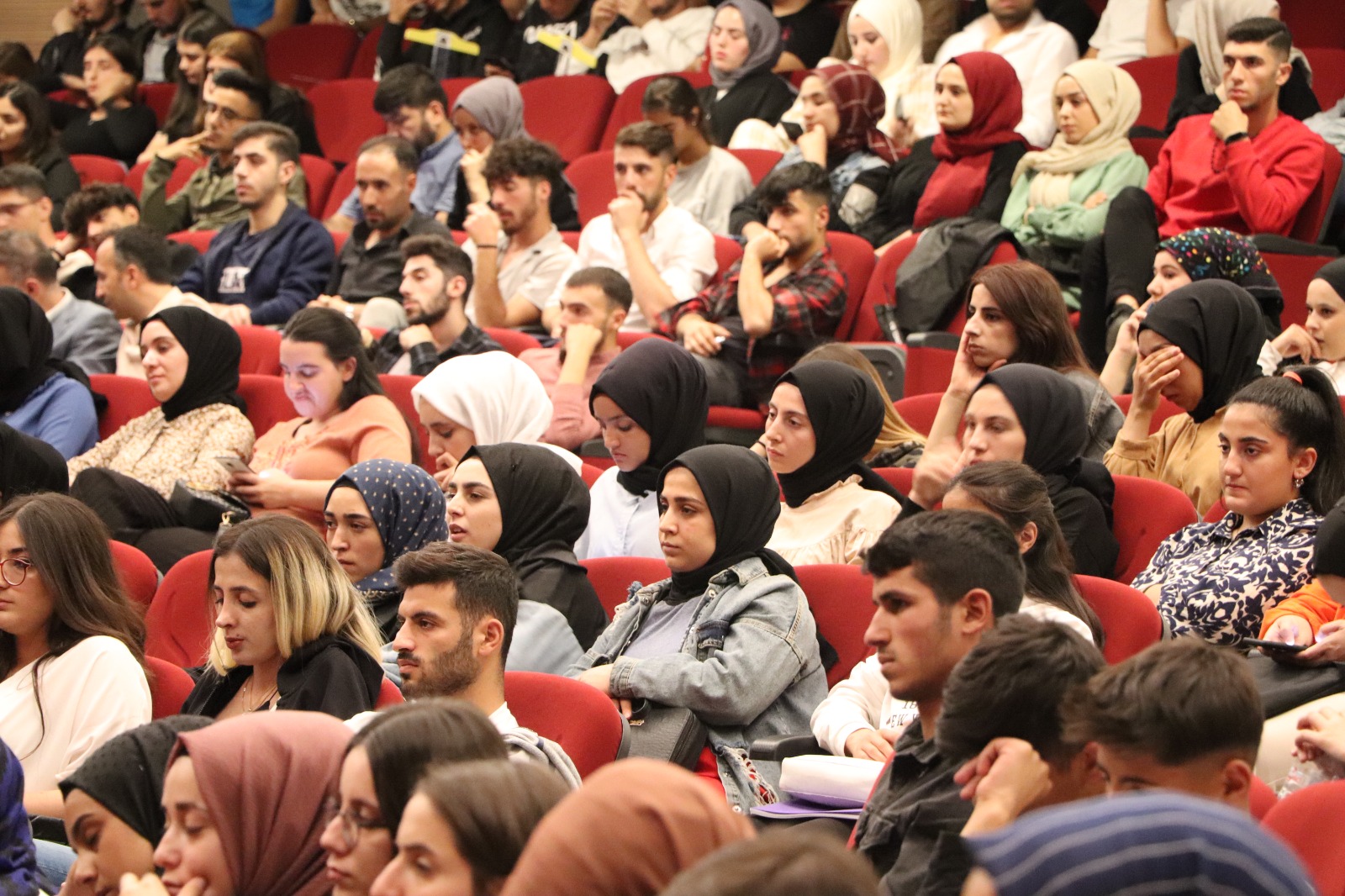 rektorumuz-on-lisans-1-sinif-ogrencileri-ile-bulustu-2058