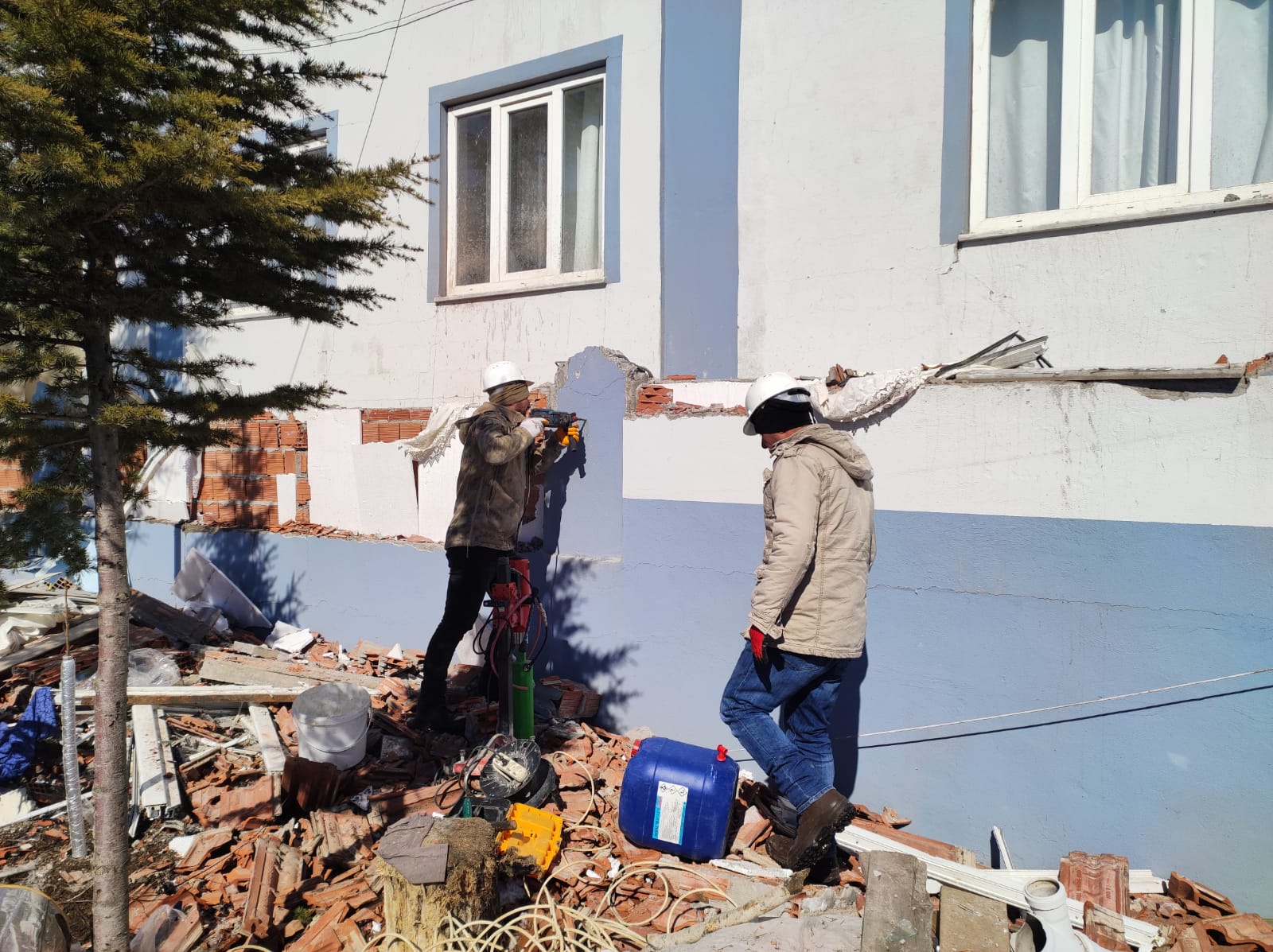 teknik-ekibimiz-deprem-bolgesinde-2382