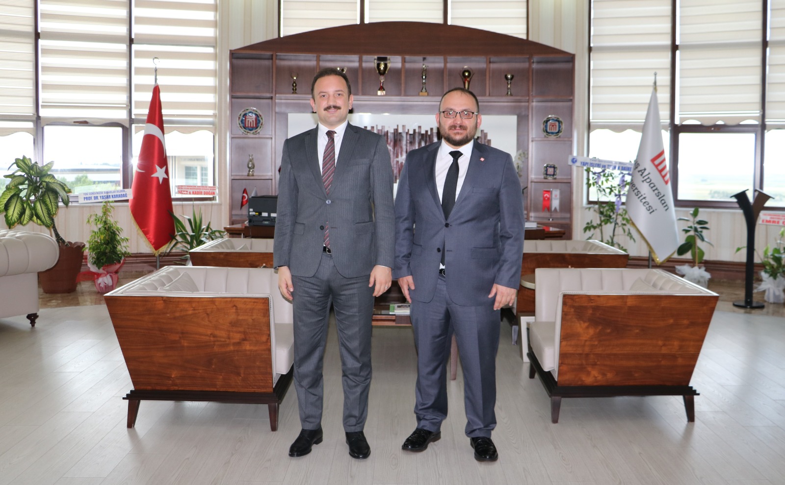 rektorumuz-malazgirt-kaymakami-goksu-bayrami-makaminda-agirladi-2685