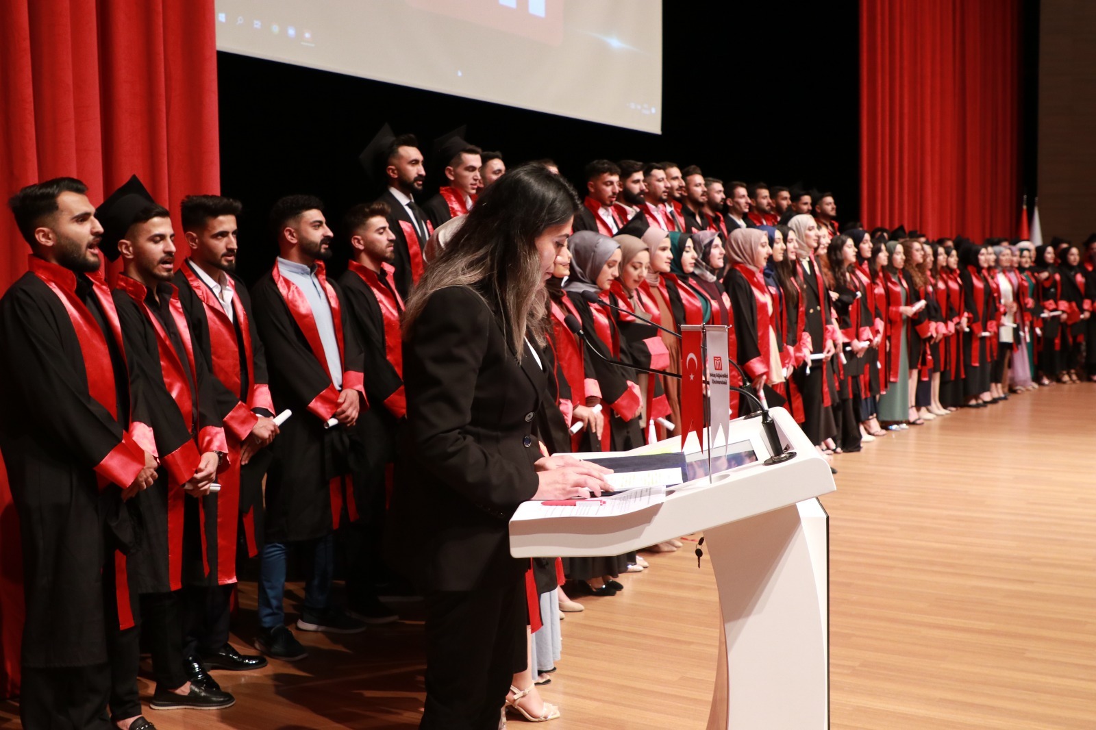 ogrencilerimiz-mezuniyetlerini-torenlerle-kutluyor-2705