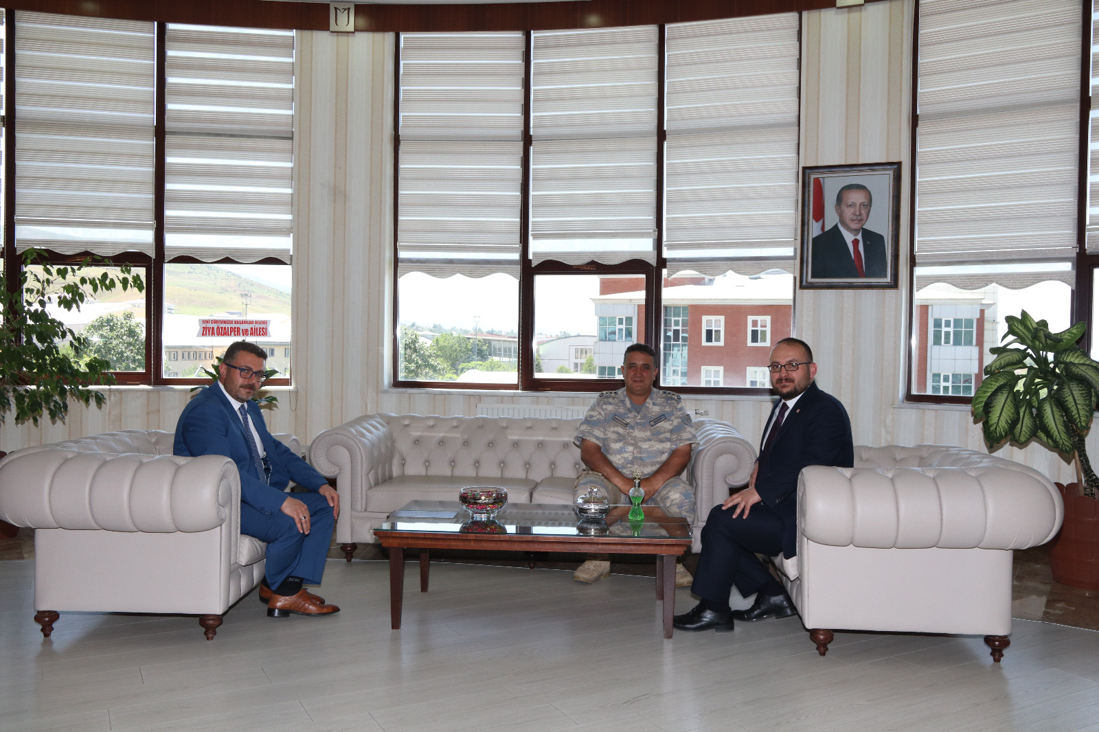 visit-from-the-commander-of-mus-air-base-to-maun-rector-2729