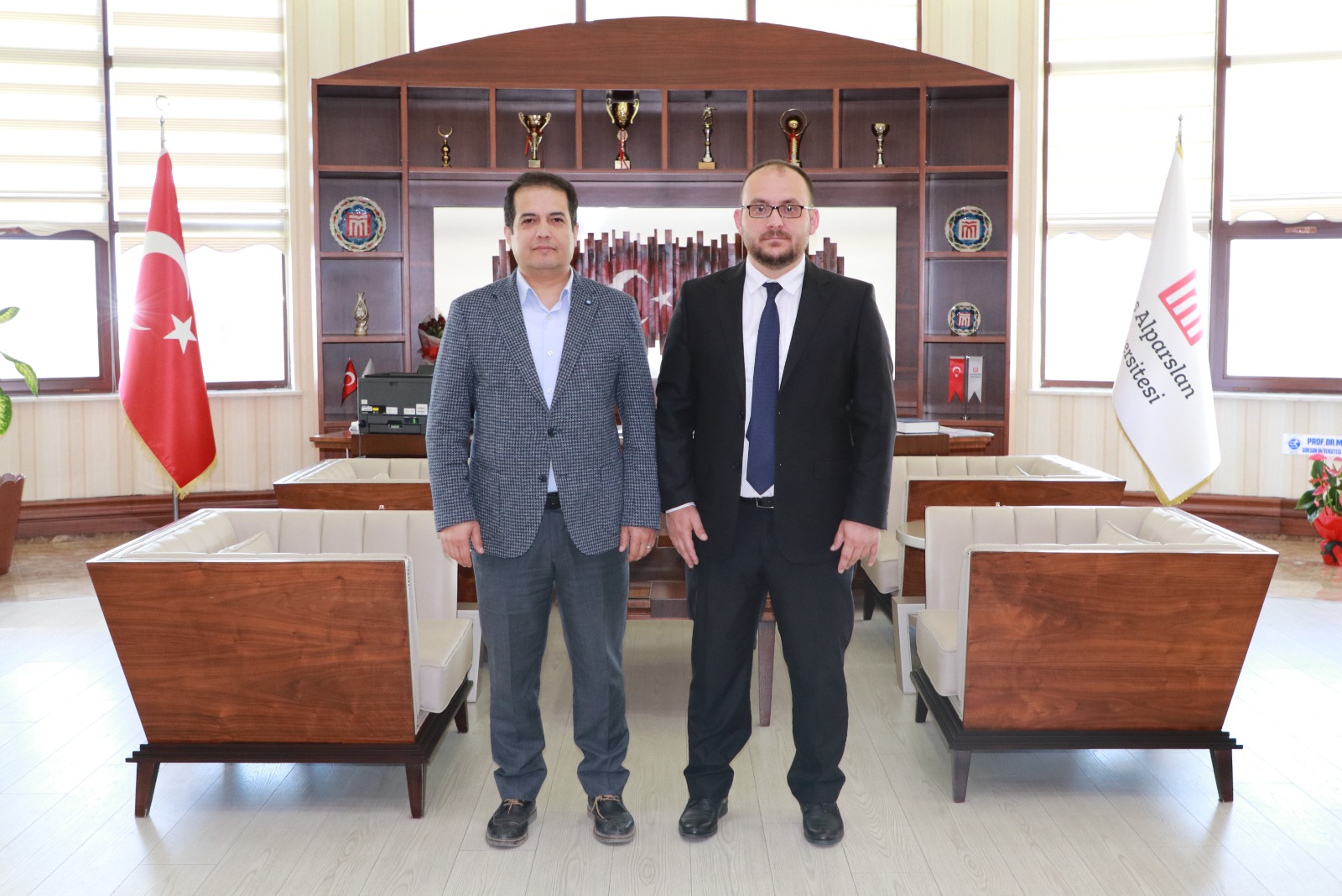 visit-from-chief-physician-dr-ozcan-to-maun-rector-2792