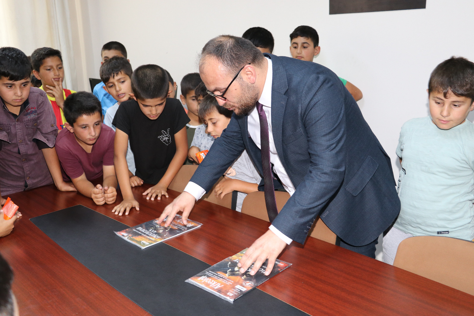 rektorumuz-15-temmuz-gezi-programinda-cocuklarla-bulustu-2809