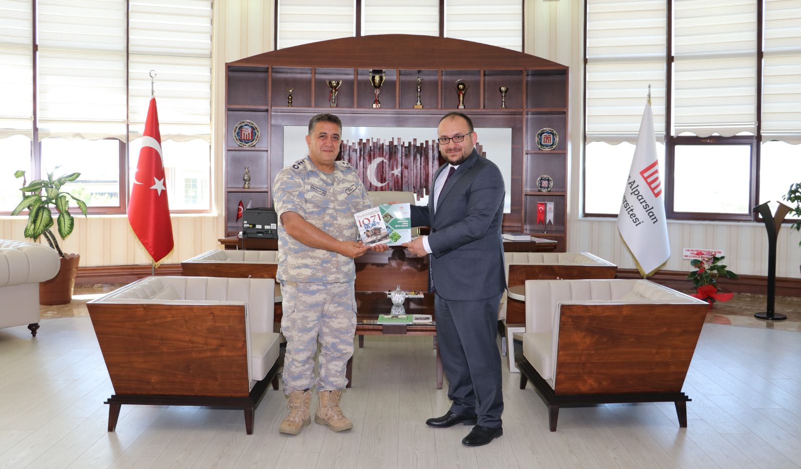 courtesy-visit-from-air-base-commander-colonel-ozalp-to-our-rector-2814