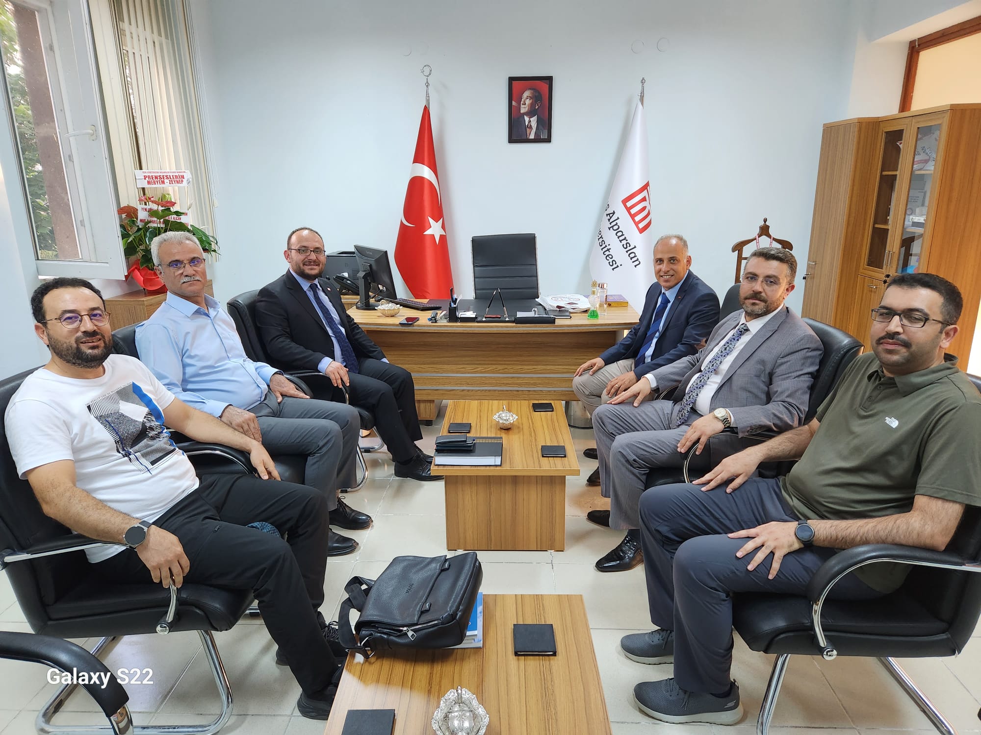 rektorumuzden-muhendislik-mimarlik-fakultesi-dekanina-tebrik-ziyareti-2838
