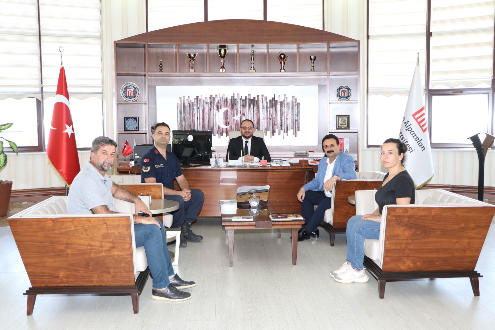 president-of-tobacco-manufacturers-association-of-turkey-visited-maun-rector-2958