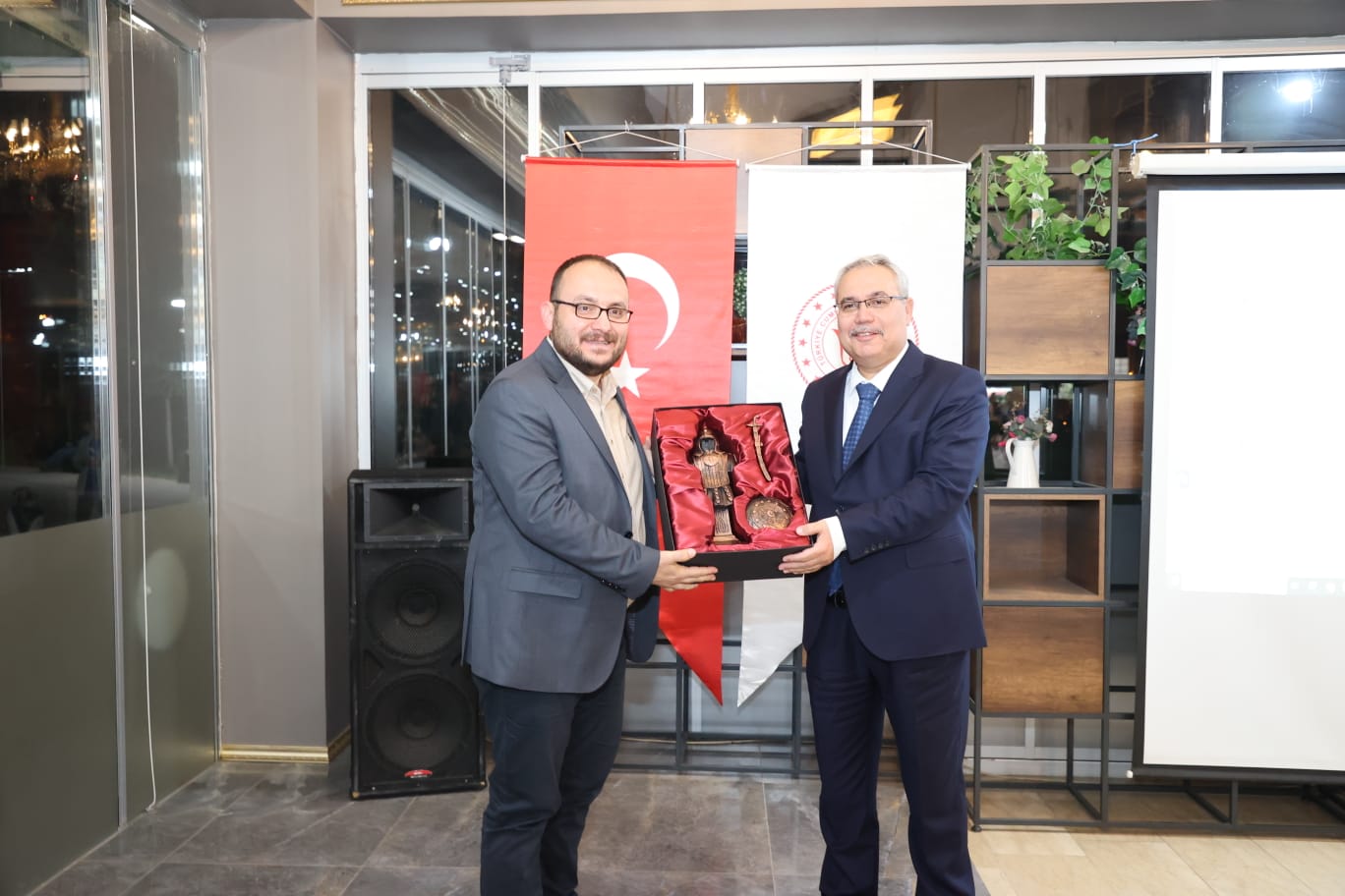 rektorumuz-vali-doc-dr-gunduzozun-veda-yemegine-katildi-2990