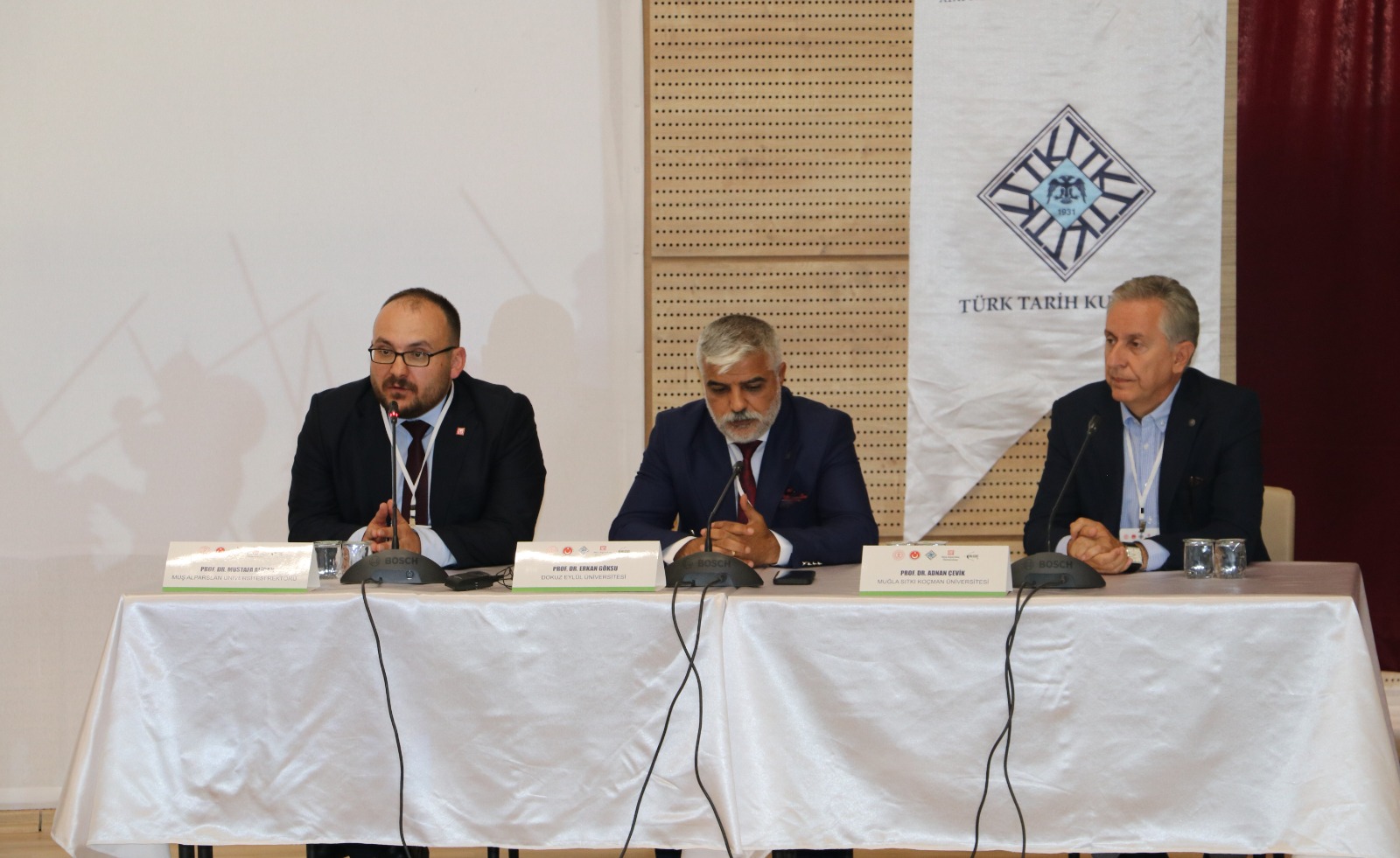 952-yilinda-malazgirt-meydan-muharebesi-anma-paneli-duzenlendi-3051