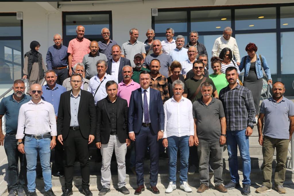 universitemiz-varto-ilcesinde-organik-aricilik-egitimi-gerceklestirdi-3179