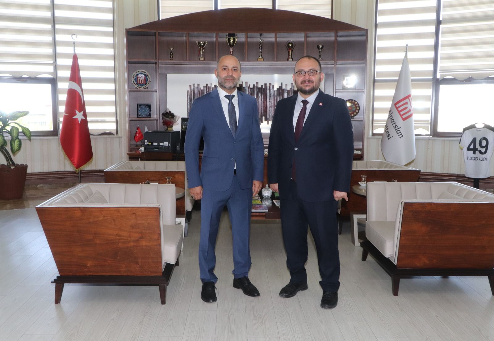 rektorumuz-tarafindan-universitemiz-birimlerine-yeni-atamalar-yapildi-3180