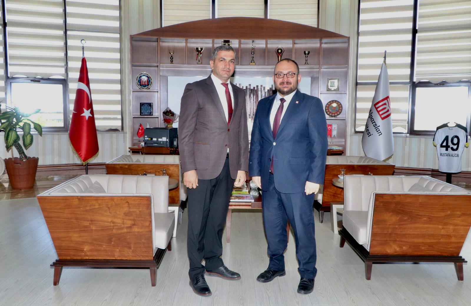 universitemiz-ogretim-uyesi-selcuk-sagir-fen-bilimleri-enstitusu-muduru-olarak-atandi-3205