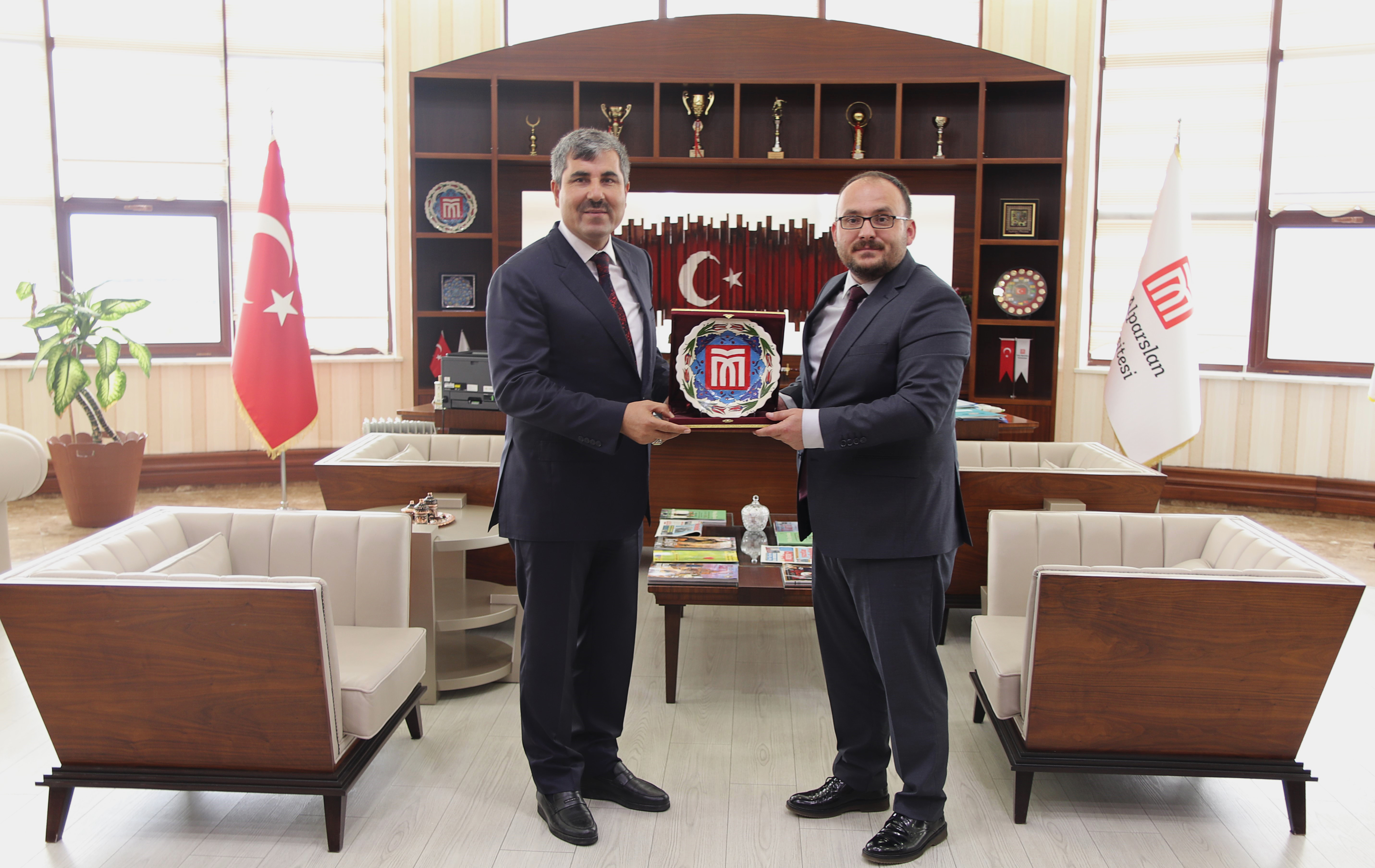 mus-belediye-baskani-feyat-asya-rektorumuzu-ziyaret-etti-3243