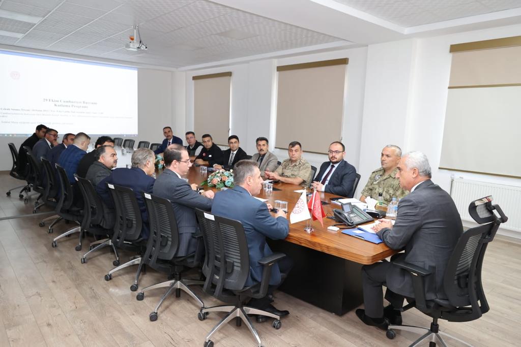 rektorumuz-cumhuriyet-bayraminin-100uncu-yil-kutlamalari-hazirlik-toplantisina-katildi-3295