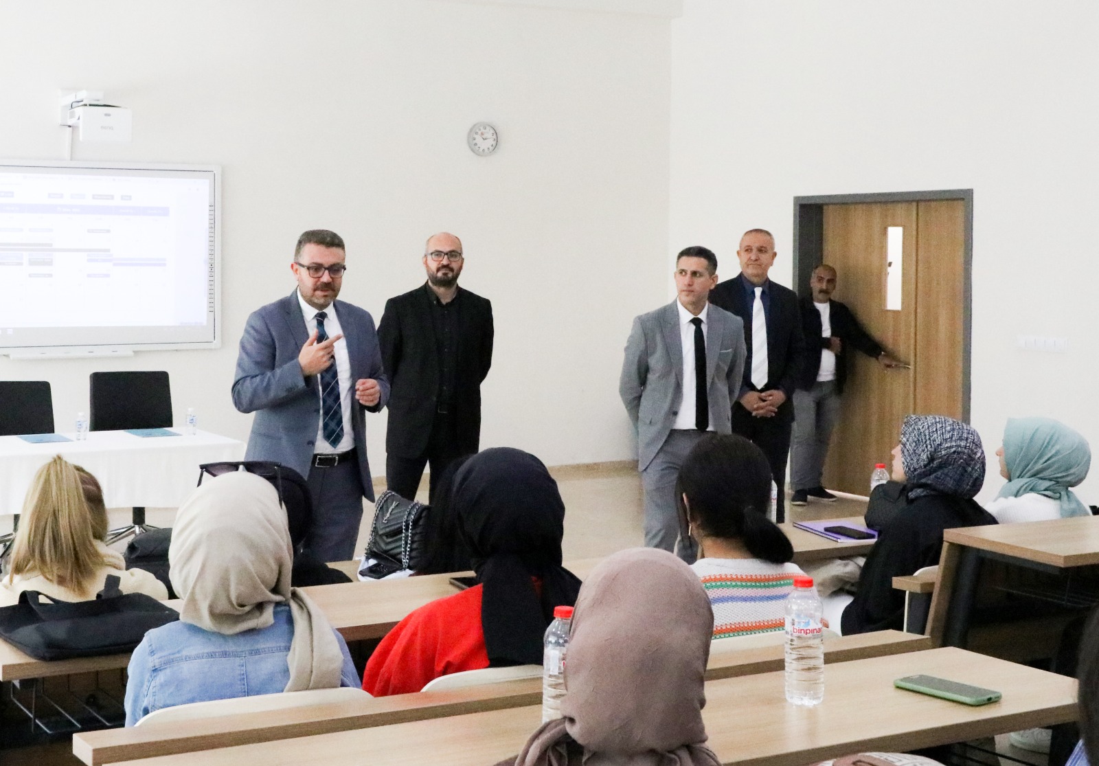 doc-dr-ozalper-baskanliginda-ogrencilerle-sbmyo-tanisma-toplantisi-yapildi-3322