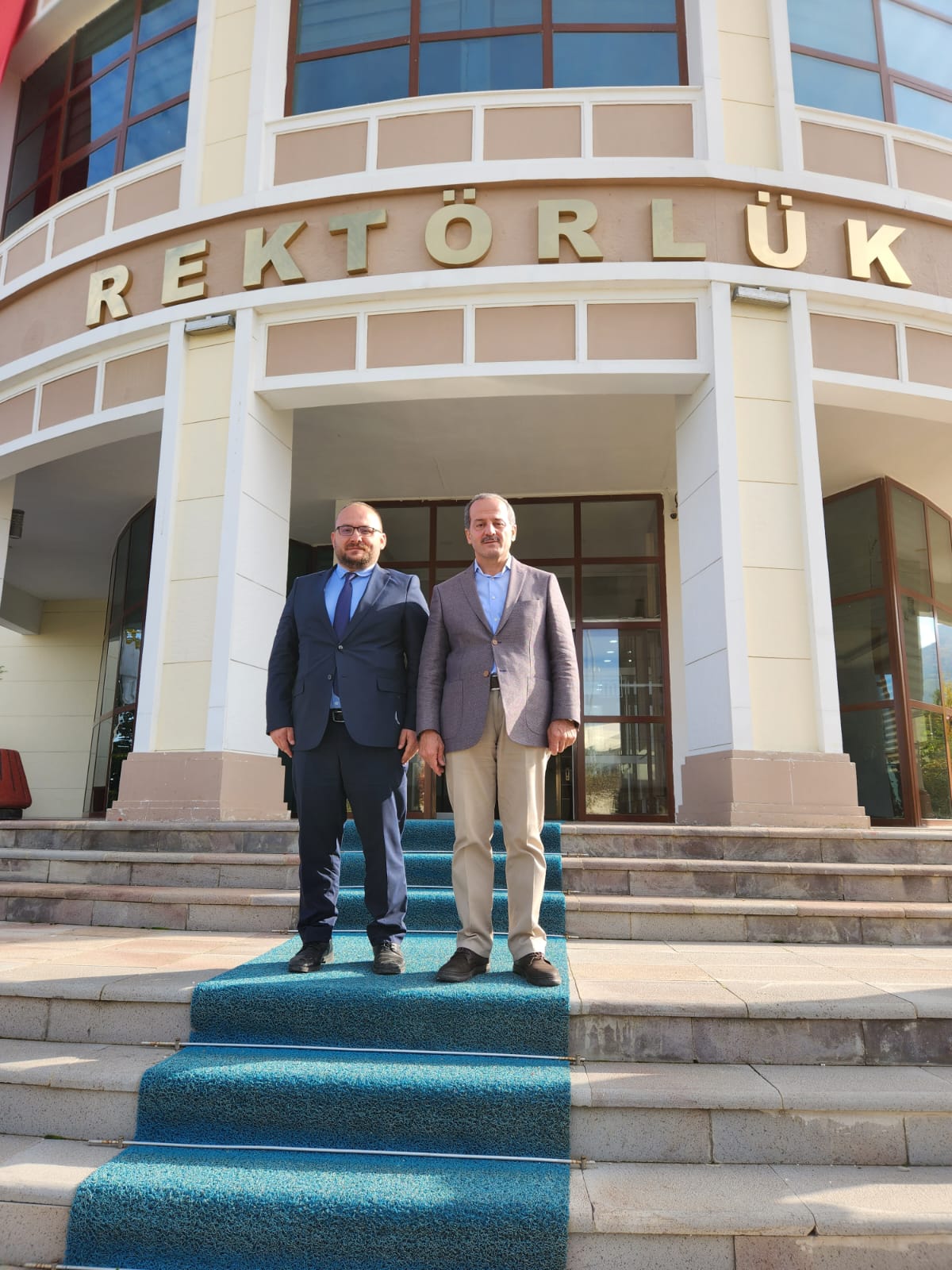 meaningful-visit-to-our-rector-from-the-founding-rector-of-our-university-prof-dr-nihat-inanc-ahead-of-the-opening-ceremony-of-the-2023-2024-academic-year-3527
