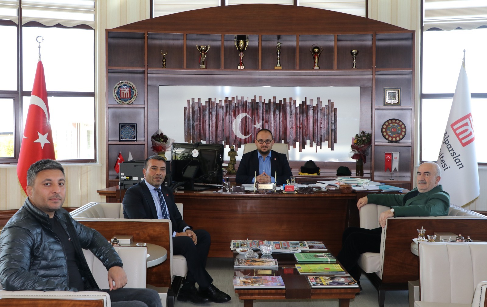 chp-il-heyetinden-rektorumuze-ziyaret-3599