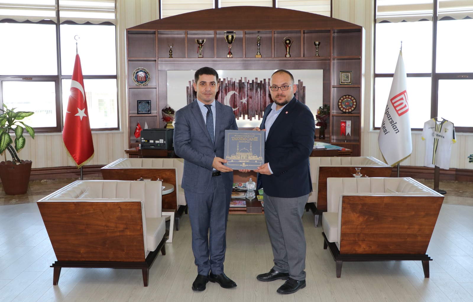 visit-from-hasan-kutay-to-maun-rector-3606