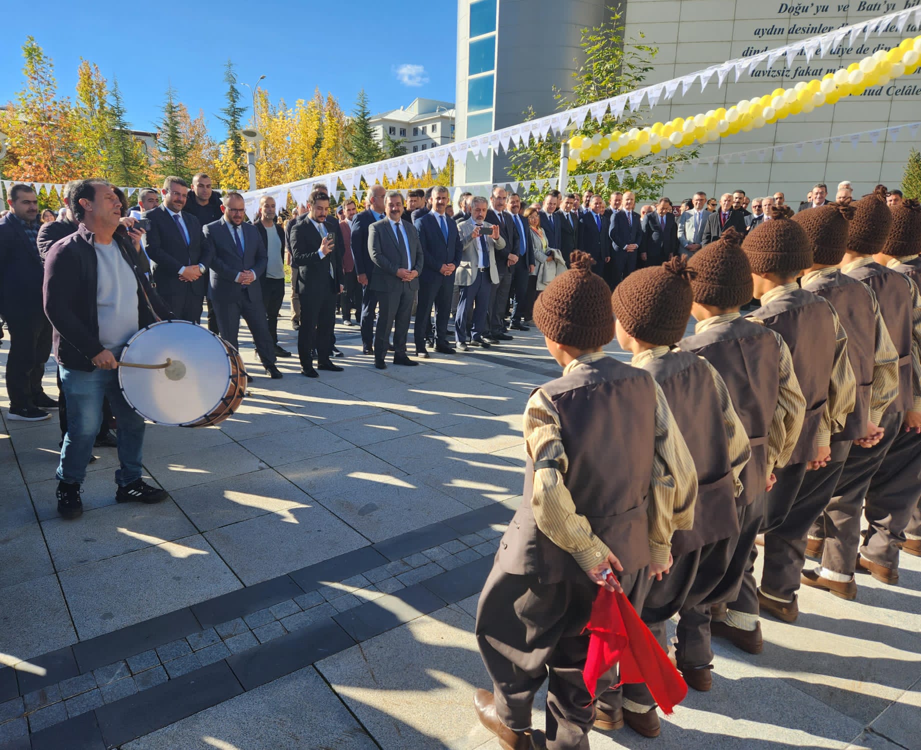 rector-alican-in-bingol-for-the-international-honey-summit-and-fair-program-3712