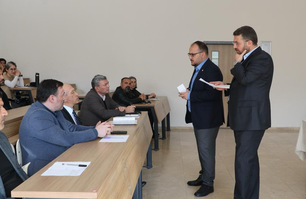 rektorumuz-prof-dr-mustafa-alican-uygulamali-bilimler-fakultesi-akademik-personeliyle-toplanti-gerceklestirdi-3774