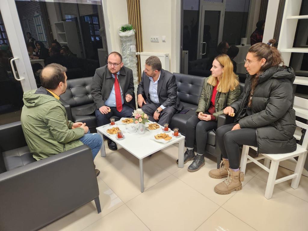 rector-prof-dr-mustafa-alican-had-a-chat-with-the-students-at-cay-bahane-cafe-3803