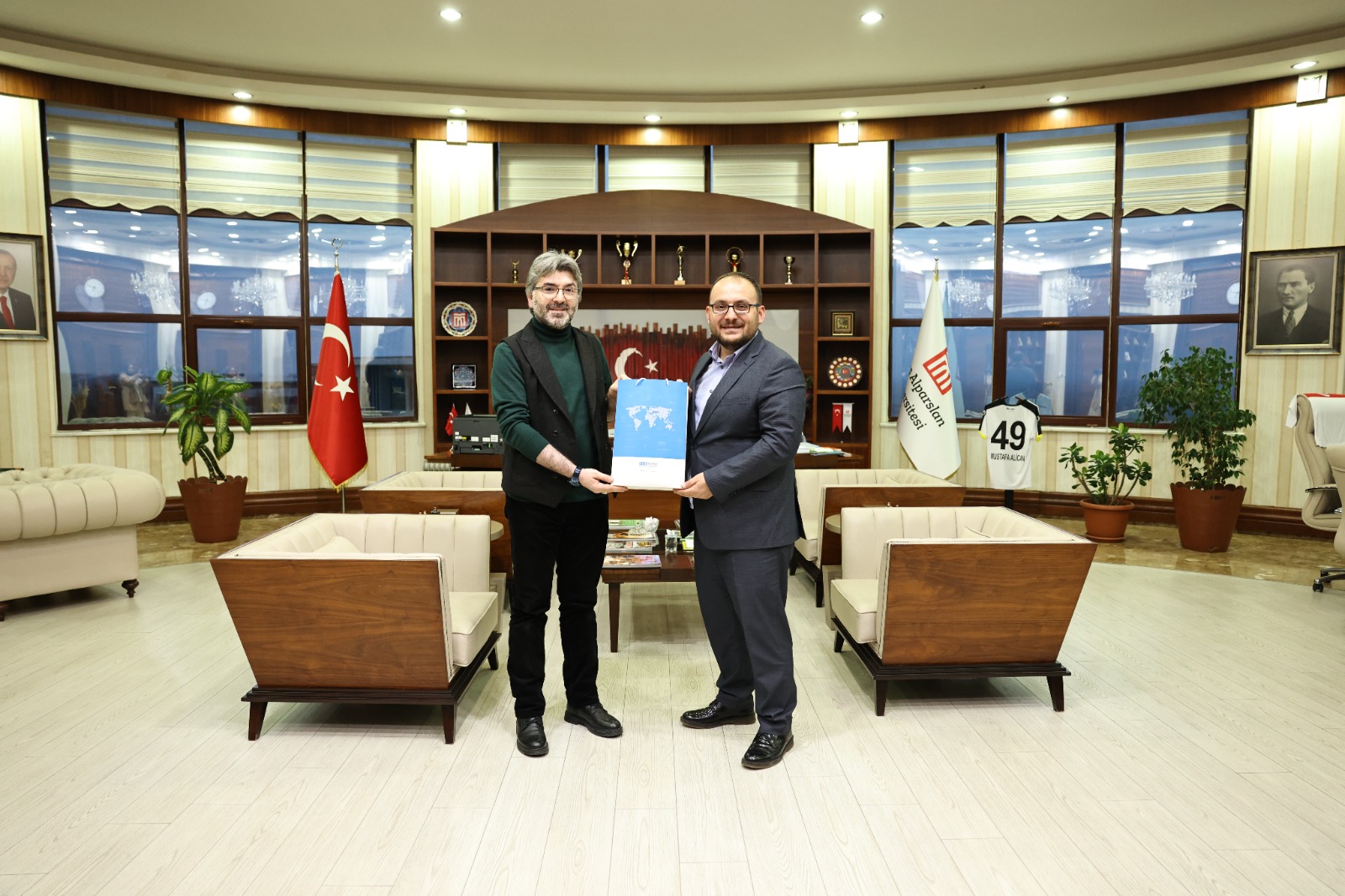 ulkemizin-ogrenci-calismalari-alanindaki-en-buyuk-uluslararasi-ogrenci-derneklerinden-biriyiz-3858