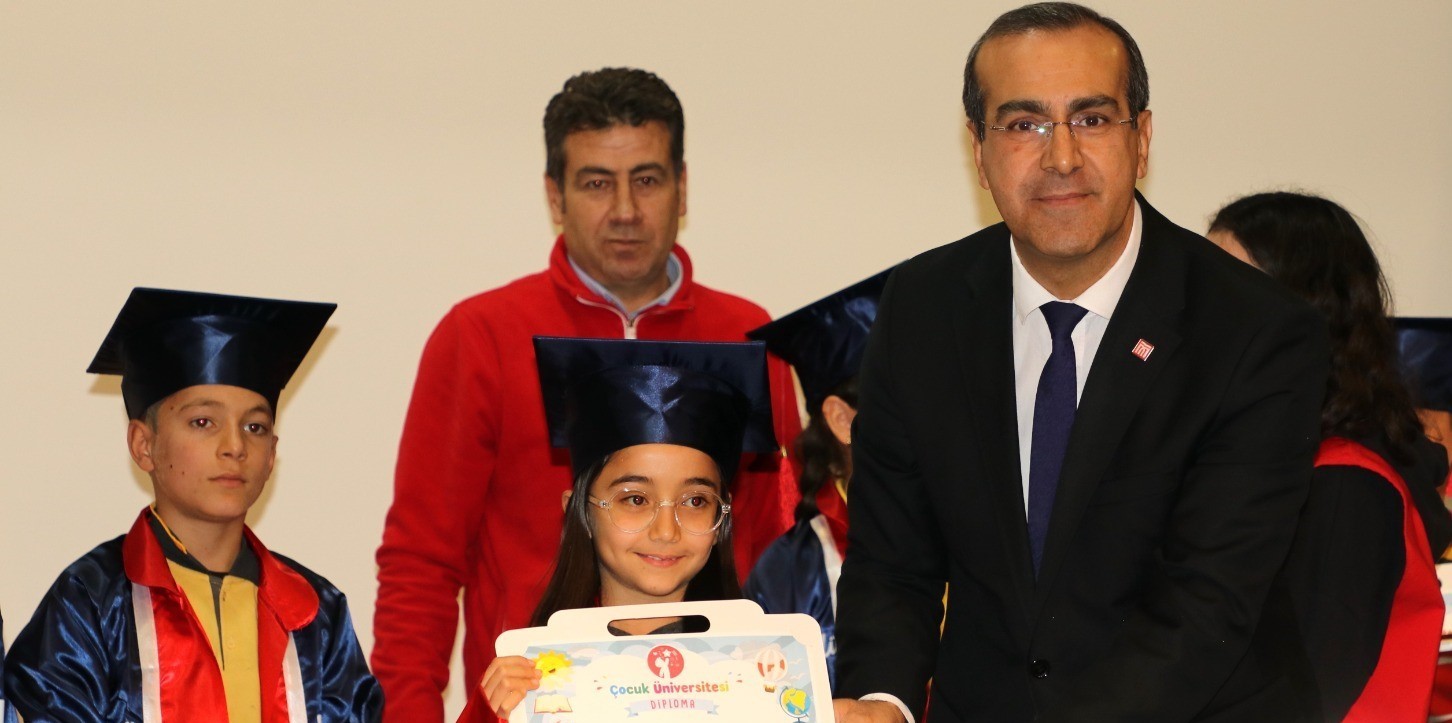 paydasi-oldugumuz-cocuk-universitesi-projesinde-mezuniyet-toreni-gerceklestirildi-4071