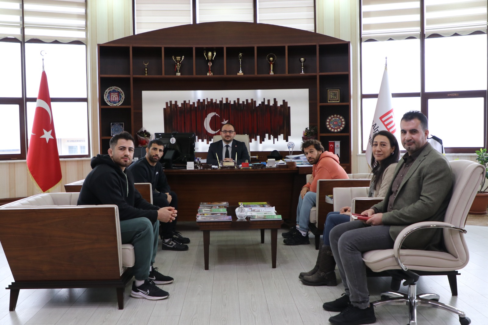 sampiyonlarimizdan-rektorumuze-ziyaret-4106