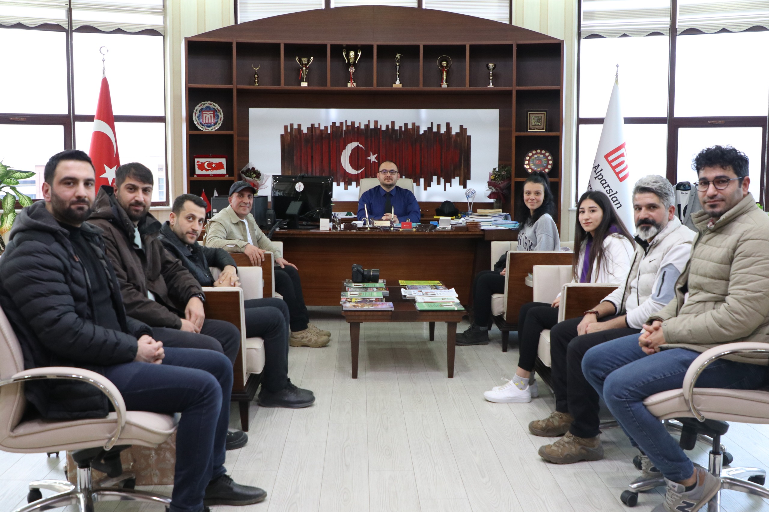 visit-to-our-rector-by-the-mus-photographers-association-4196