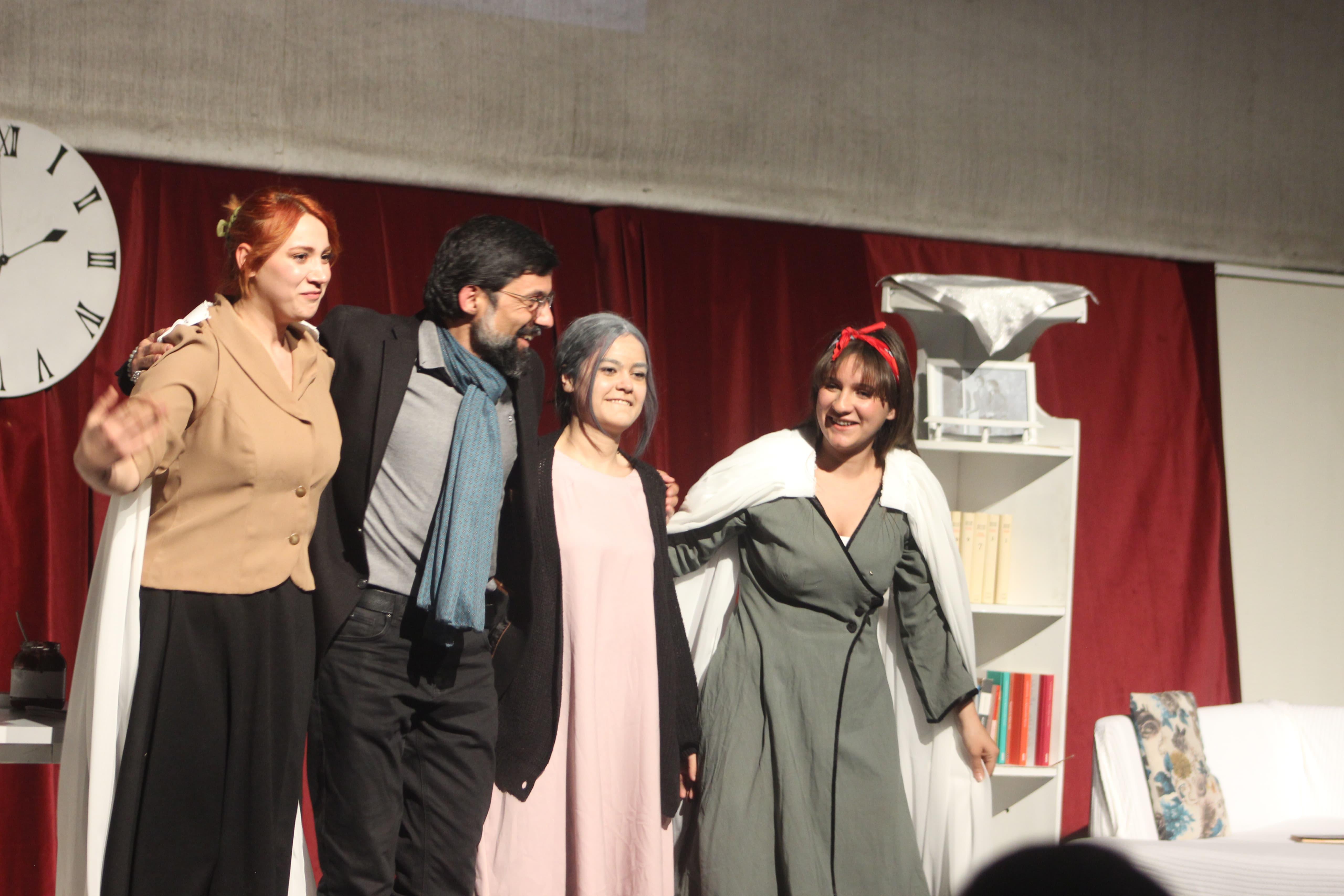 theater-days-begin-4200