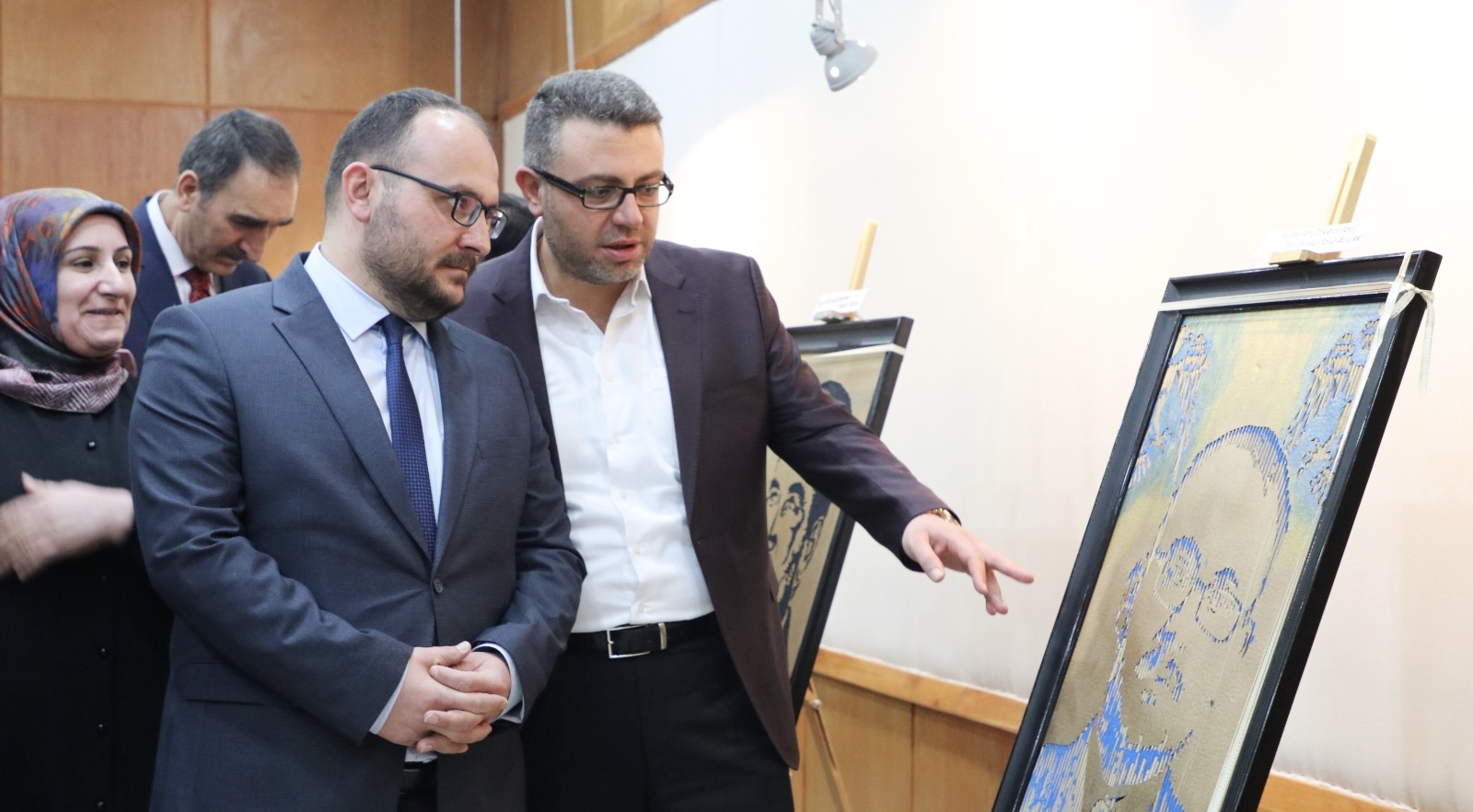 rektorumuz-atik-degil-sanat-sergisine-katildi-4508