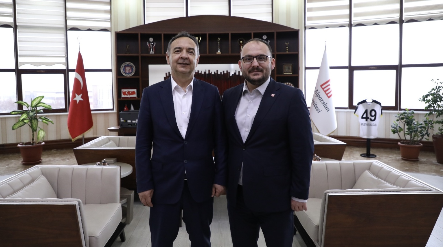 rektorumuze-anlamli-ziyaret-4683