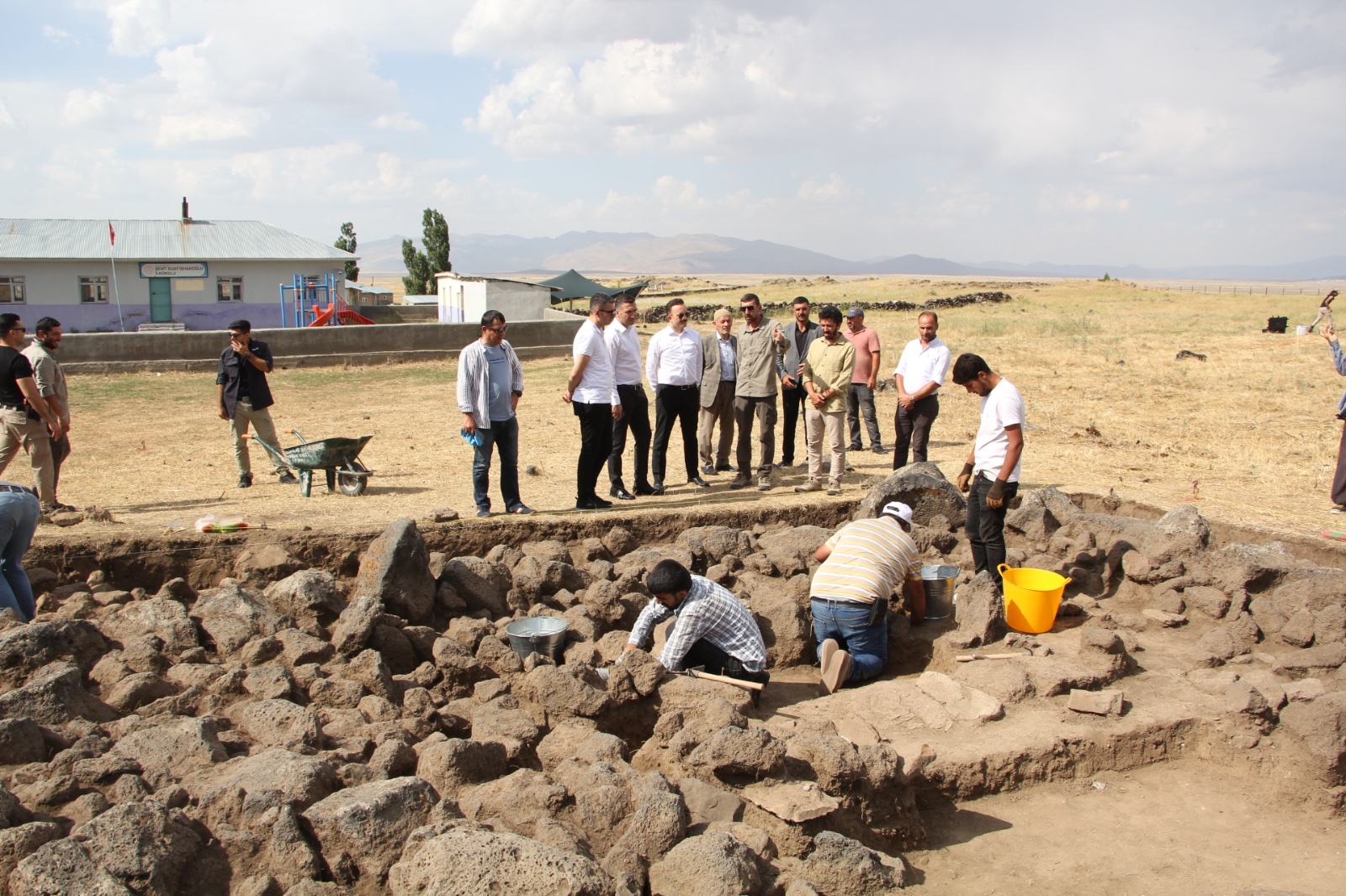malazgirt-savas-alaninda-arkeolojik-kazi-calismalari-devam-ediyor-5374