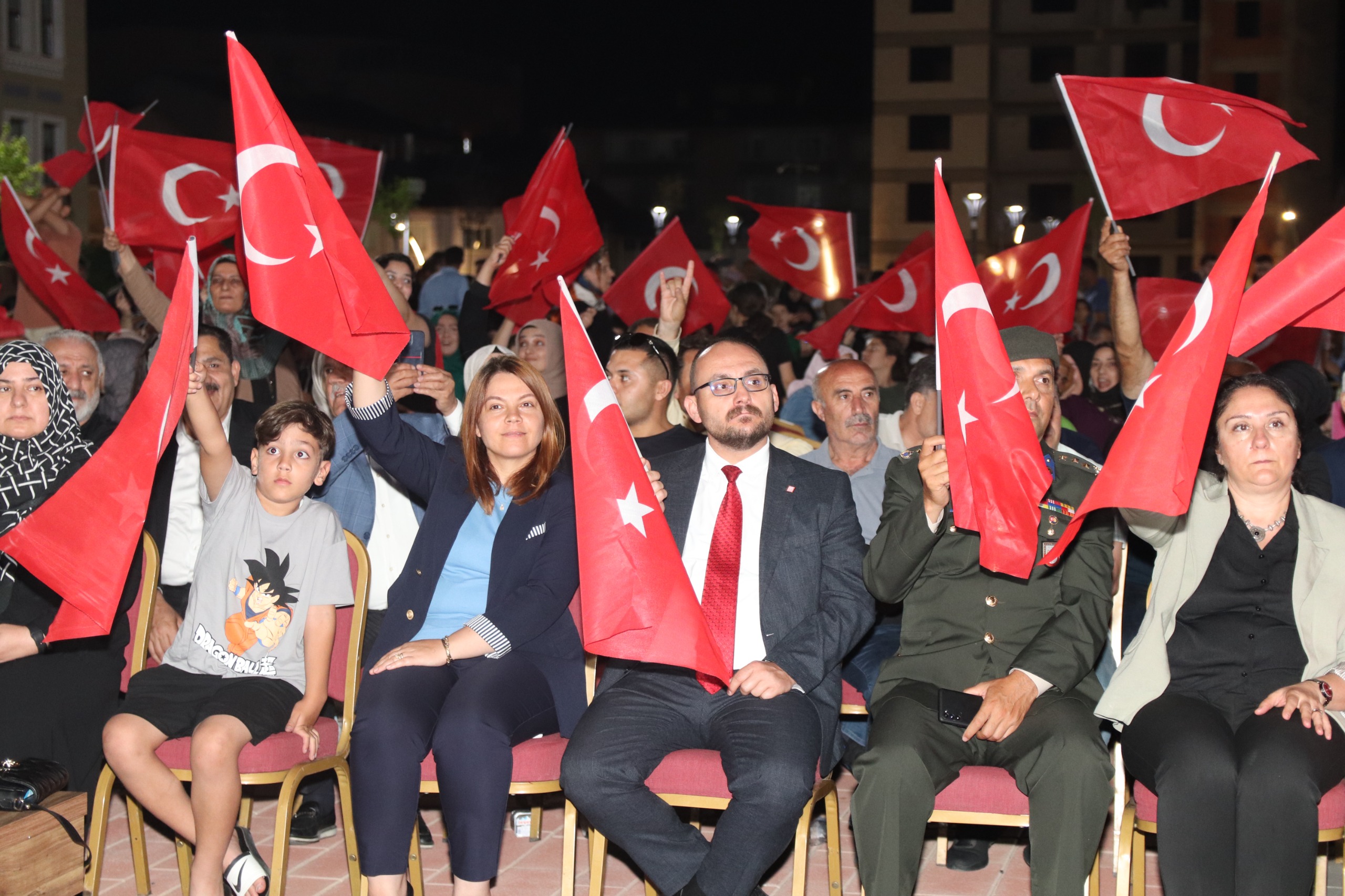 rektorumuz-15-temmuz-demokrasi-ve-milli-birlik-gunu-programina-katildi-5386