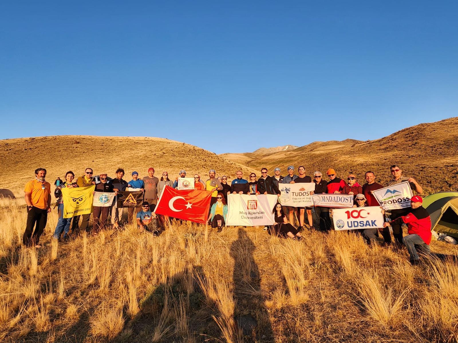 our-rector-participated-in-the-suphan-mountain-climb-held-in-honor-of-the-953rd-anniversary-of-the-battle-of-malazgirt-5514