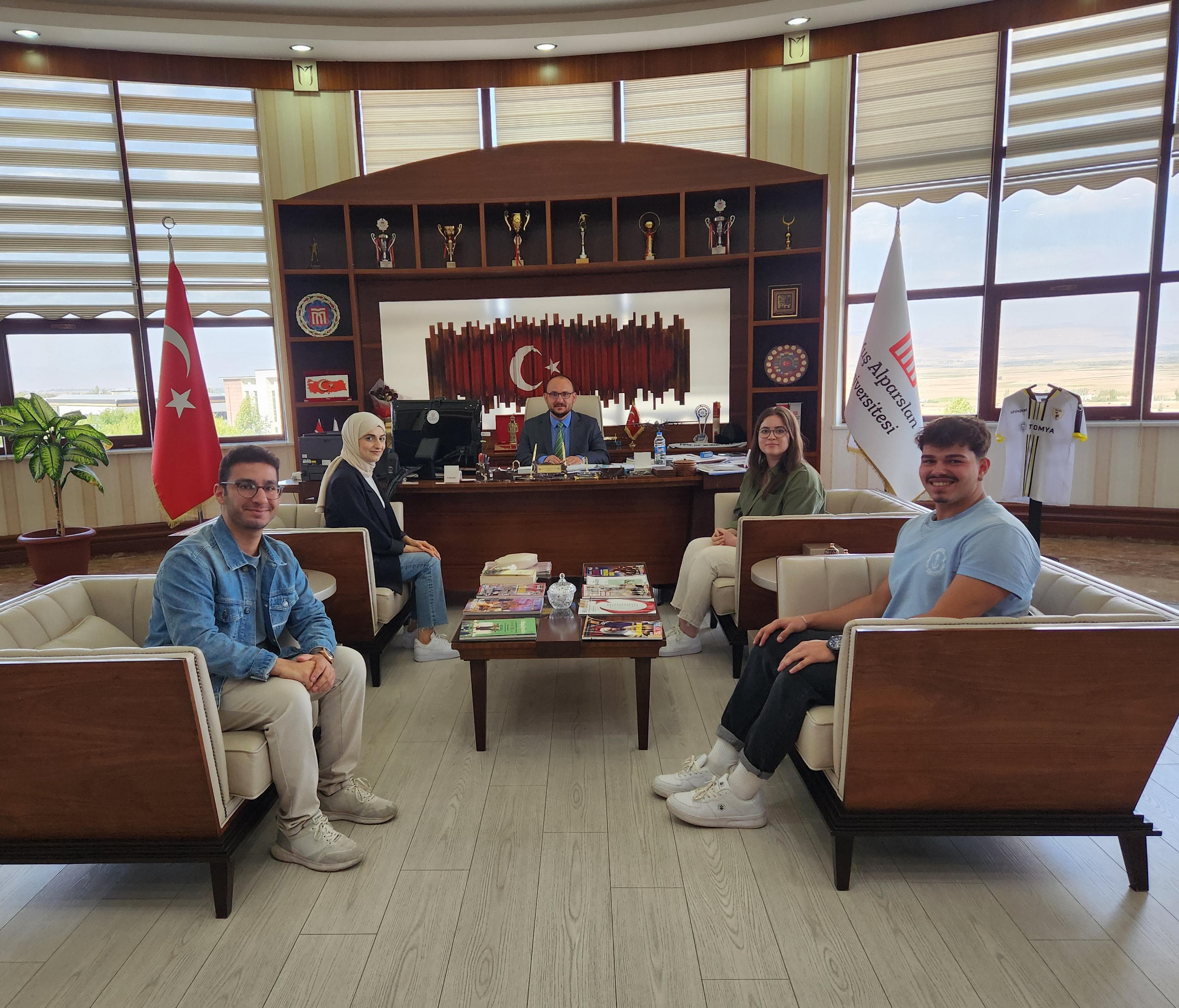 uygulamali-bilimler-fakultesi-ogrencileri-ii-yazilim-festivali-icin-rektorumuzle-gorusme-gerceklestirdi-5683