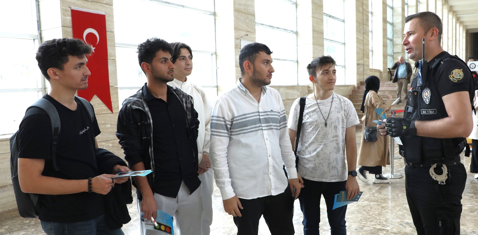universitemiz-ve-mus-il-emniyet-mudurlugu-is-birligiyle-ogrenci-bulusmalari-basladi-5812