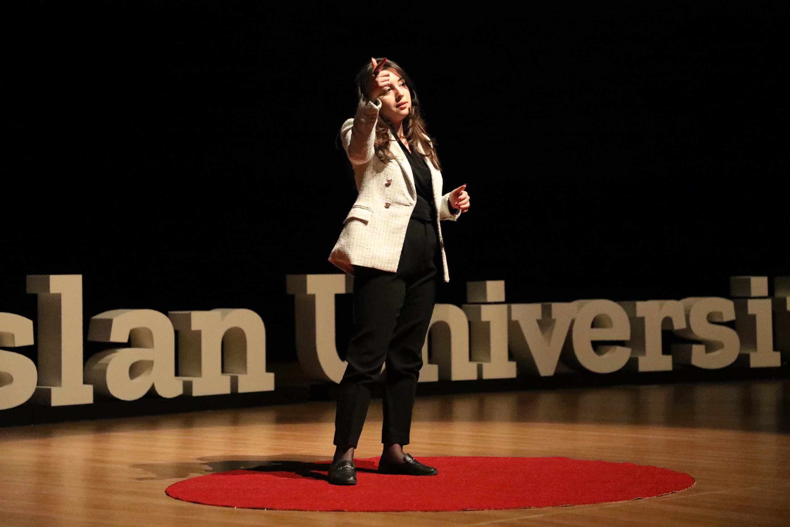 tedx-mus-alparslan-university-programi-ilham-dolu-konusmalarla-gerceklestirildi-6142