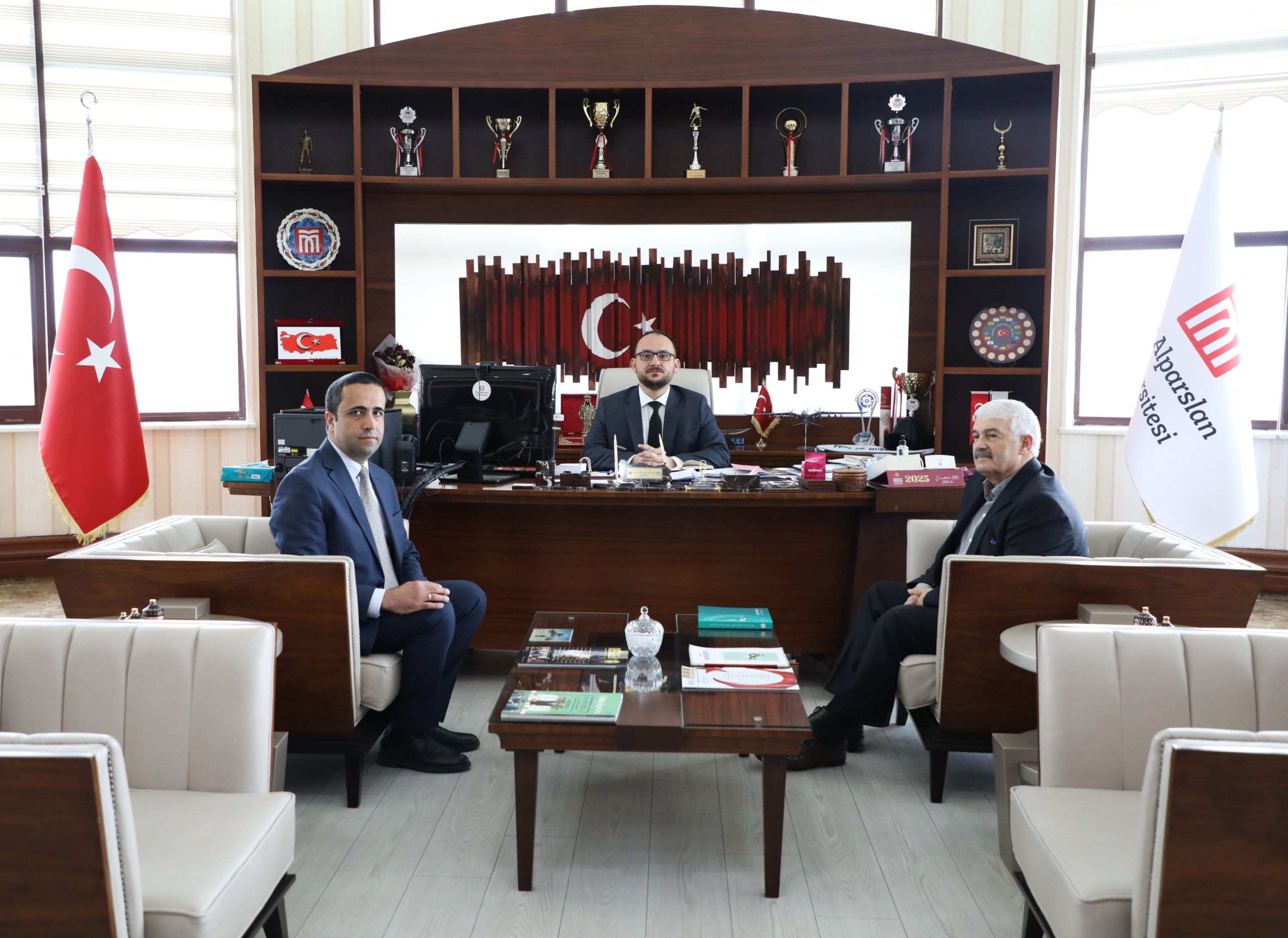 gazetecilik-bolumu-baskani-dr-hayrettin-ayaz-rektorumuzu-ziyaret-etti-6399