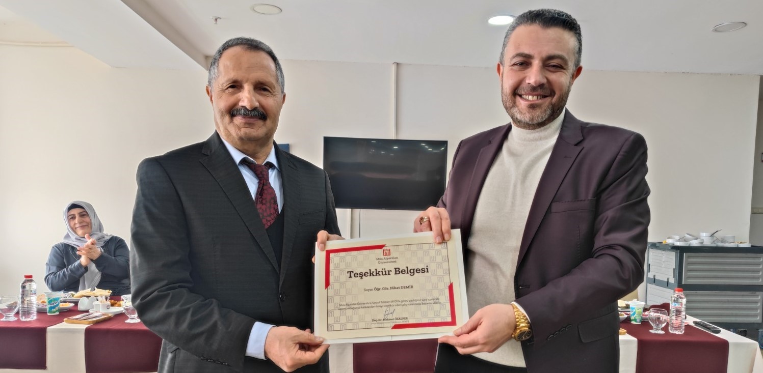 sosyal-bilimler-myoda-duygusal-veda-en-eski-akademisyenimiz-nihat-demir-emekli-oldu-6396