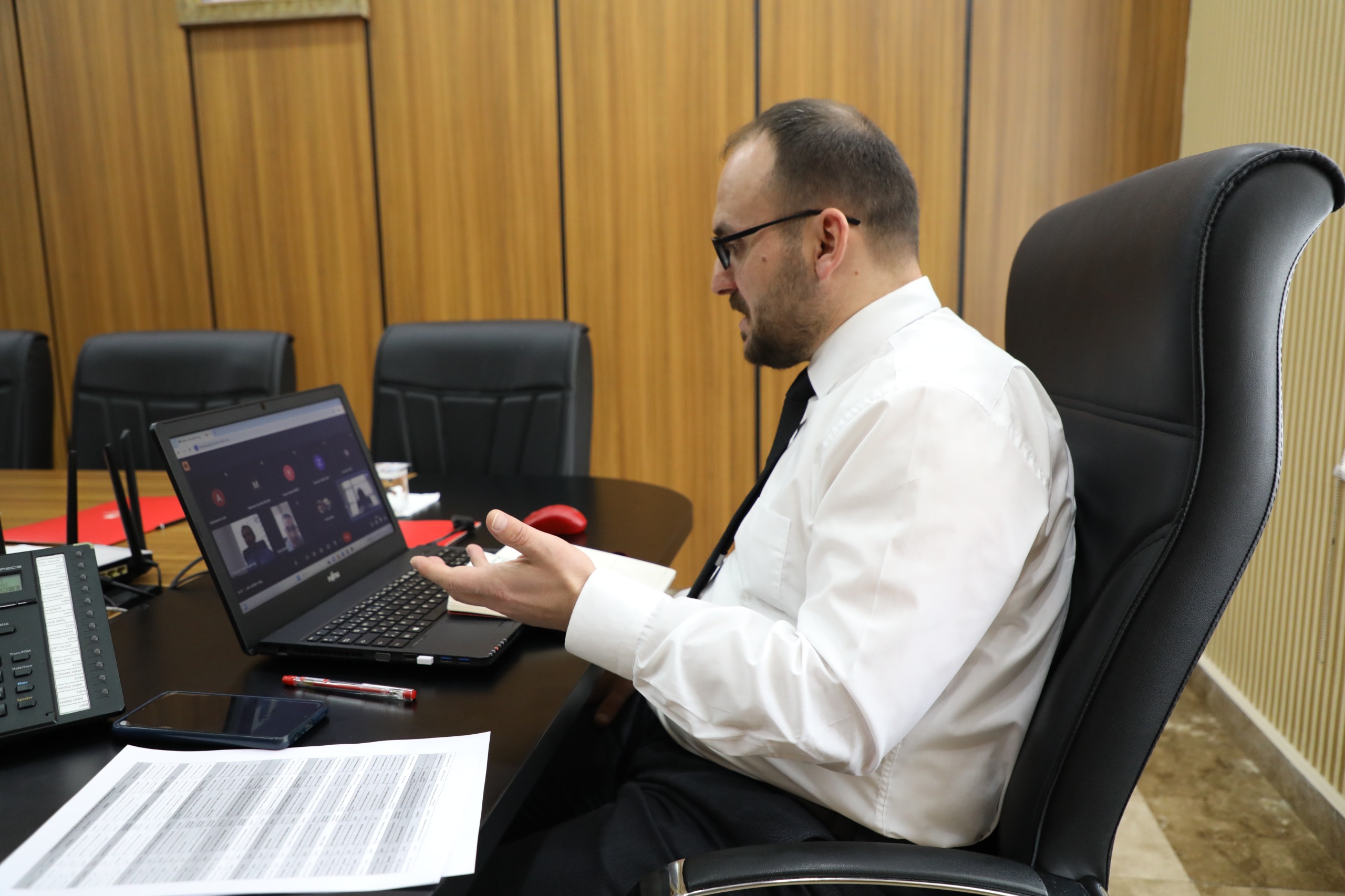 rektorumuz-akademik-ve-idari-birim-amirleriyle-online-toplanti-gerceklestirdi-6420