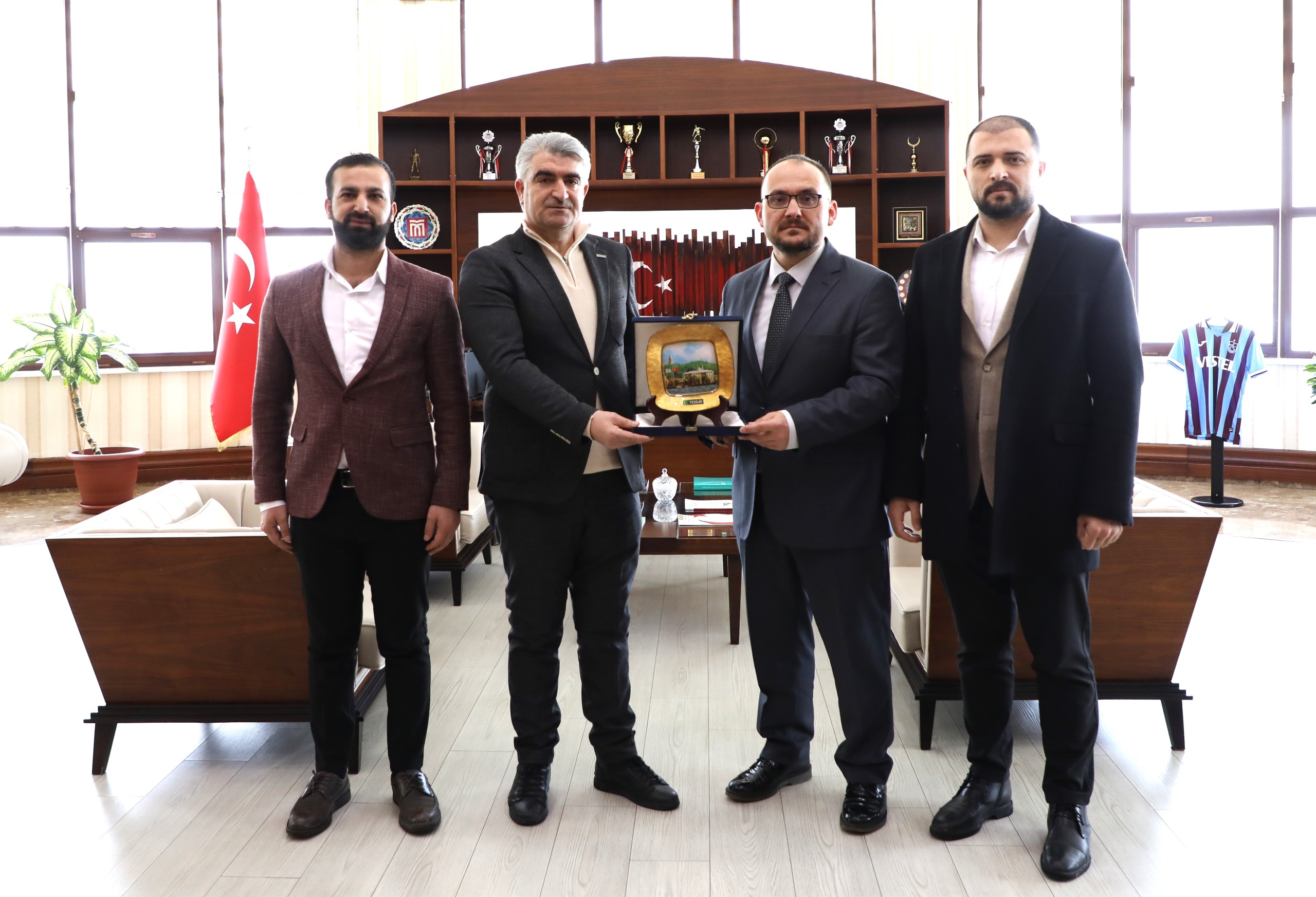 yesilay-mus-sube-baskani-zulfu-gumustekinden-rektorumuze-ziyaret-6507