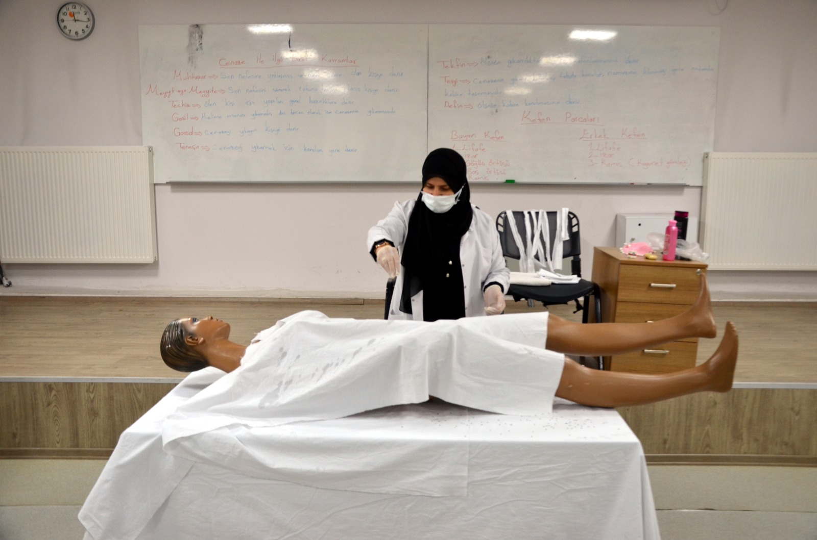 universitemiz-ve-halk-egitimi-merkezi-is-birligiyle-kadinlara-yonelik-gassallik-kursu-duzenlendi-6511