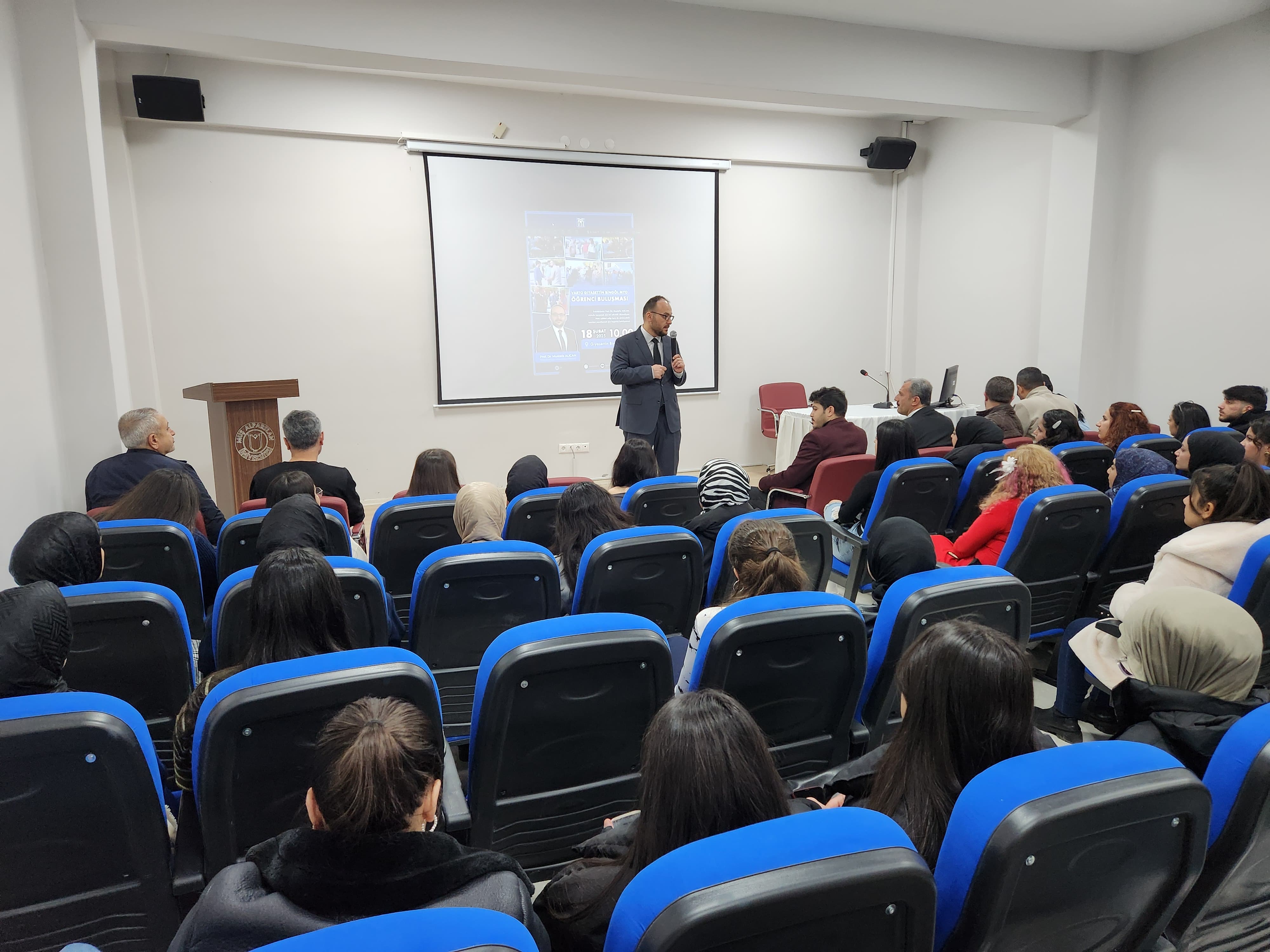 rektorumuz-varto-giyasettin-bingol-myo-ogrencileriyle-bulustu-6575