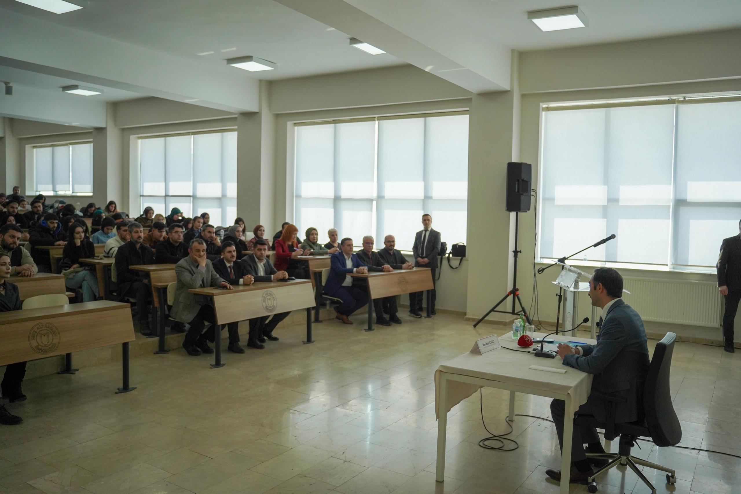 sosyal-bilimler-meslek-yuksekokulunda-dolandiricilikla-mucadele-semineri-duzenlendi-6666